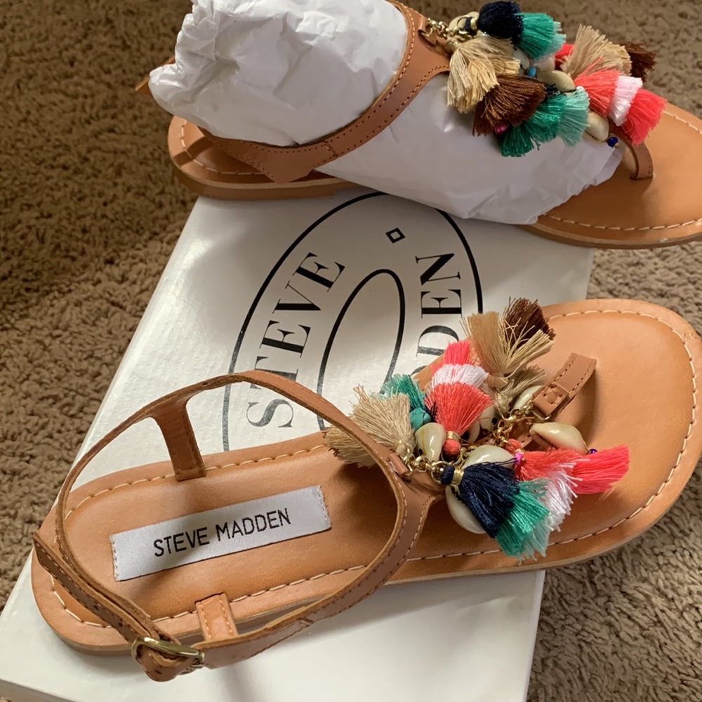 Gently Used Steve Madden Hydro Tan/Multi color sandals with box.